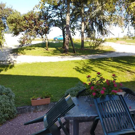 Bed & Breakfast Du Marais A 2km De Marennes, D'hotes Au Bord Du Canal, Proche Plages Et Velodyssee