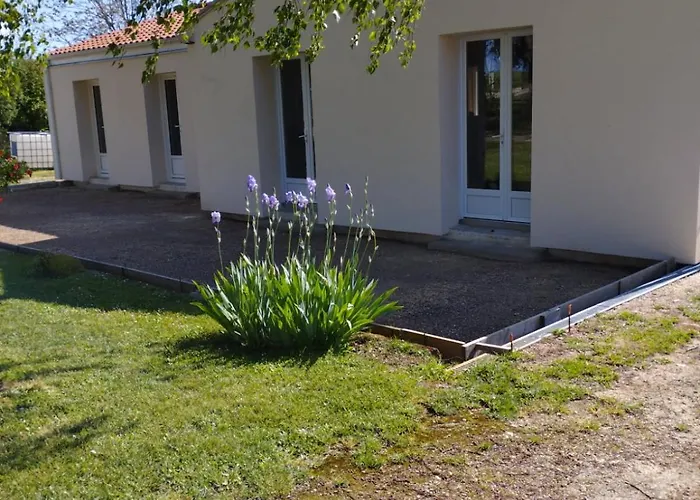 Bed & Breakfast Du Marais A 2km De Marennes, D'hotes Au Bord Du Canal, Proche Plages Et Velodyssee